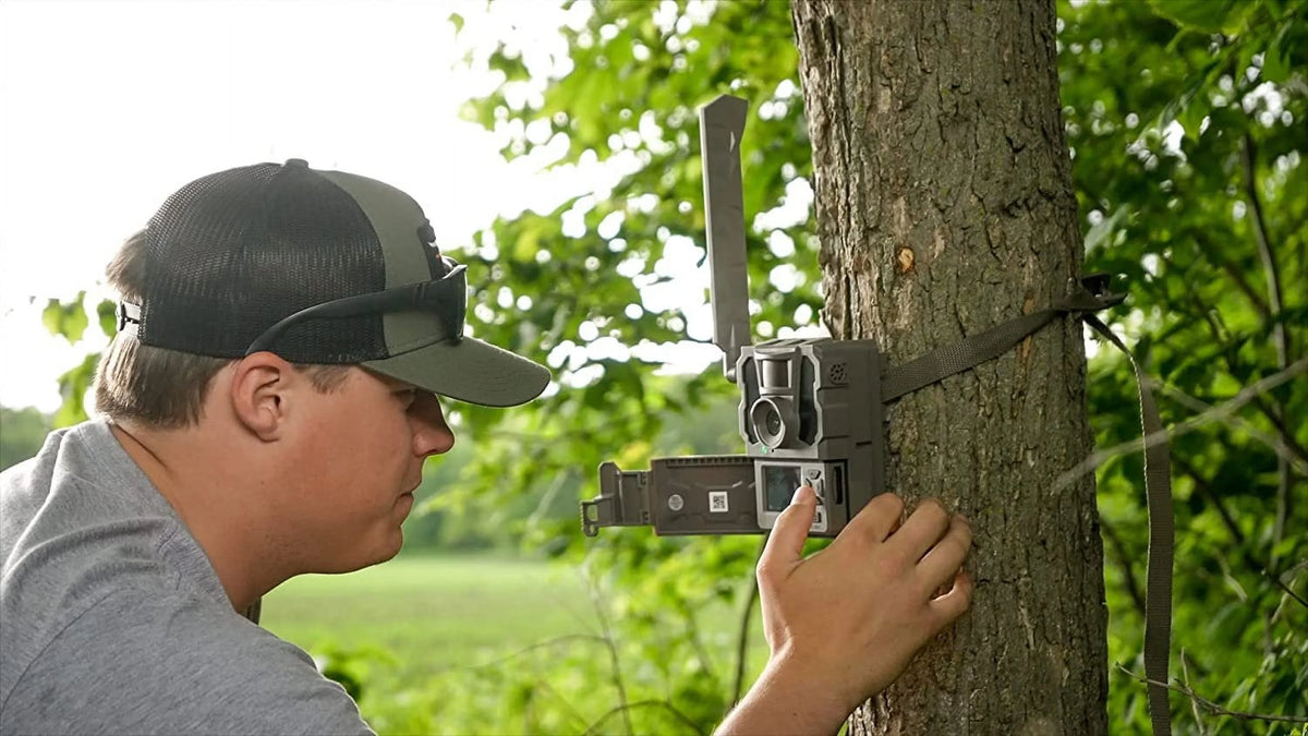 Reveal X PRO Cellular Trail Camera with Integrated GPS Tracking and Built in LCD Screen D36670