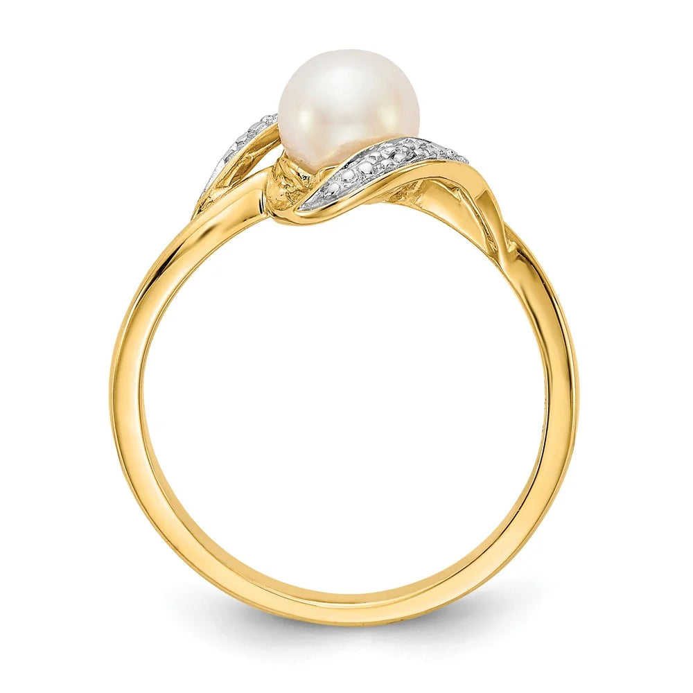 14kt Yellow Gold Diamond and Cultured Pearl Ring Size 7 E6224