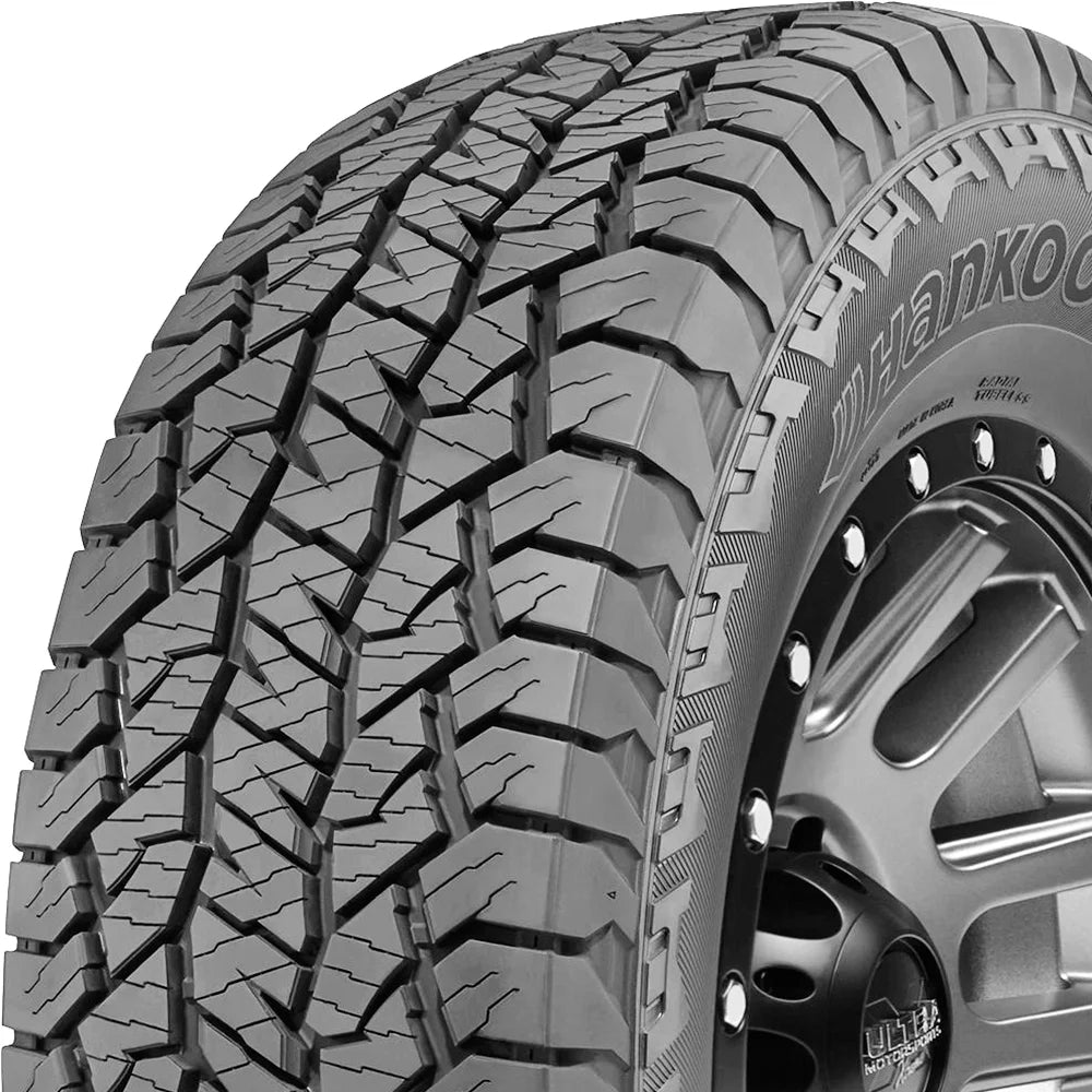 255/70R18 113T Tire M4087