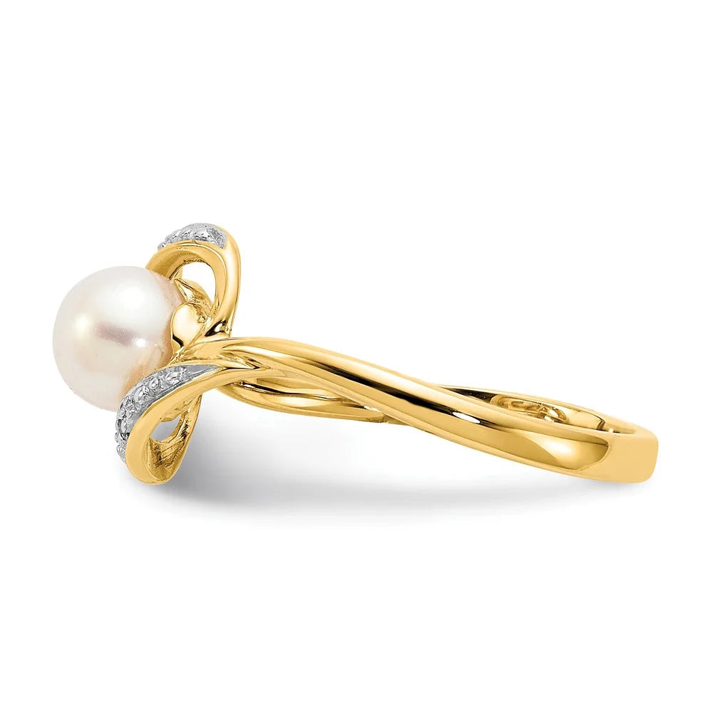 14kt Yellow Gold Diamond and Cultured Pearl Ring Size 7 E6224
